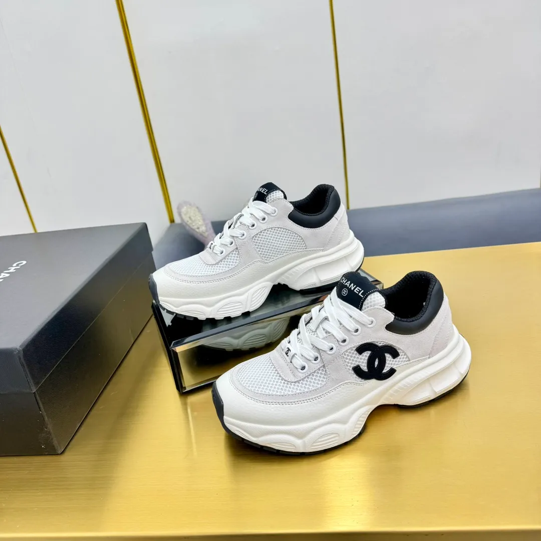 👟👟Ex-factory price 600👟👟 Upgraded version, upgraded version, upgraded version! No rebuttal accepted! ! ! ! Chanel Chanel dad shoes, couples' model for men and women - 2025 top casual sports shoes in the counter. This classic design; the upper is electro-embroidered with various techniques; ❷The inner lining is made of: original Yangli + net ❸The outsole is based on: the original TPU combination outsole. The full set of boutique packaging for women 35–41